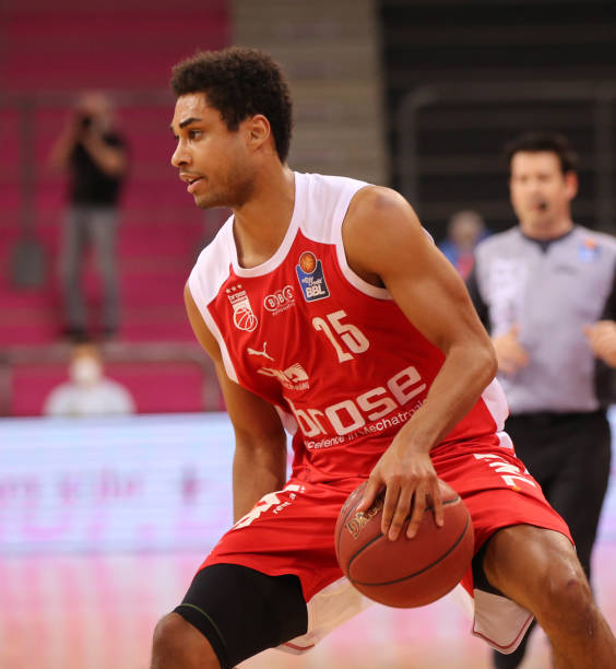 搏命战术中 搏命战术中