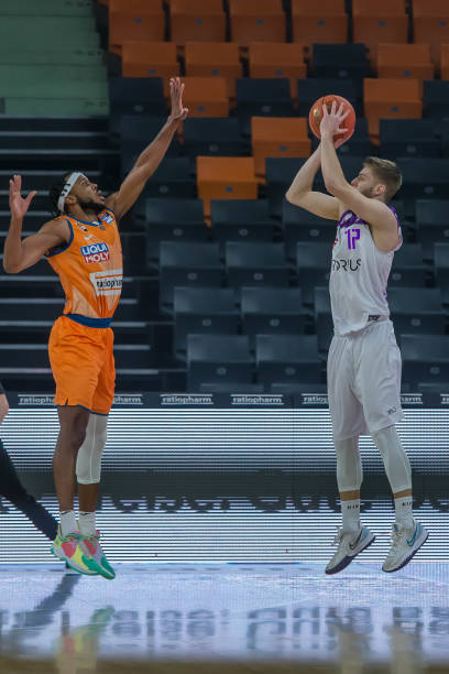 起进攻与组 起进攻与组